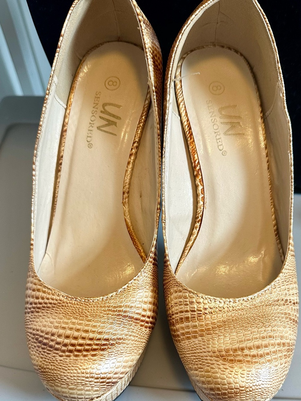 Near Beige Croc-Embossed Women's Pumps